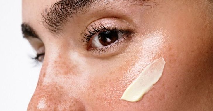 El contorno de ojos envejece antes: por qué ocurre y cómo prevenirlo